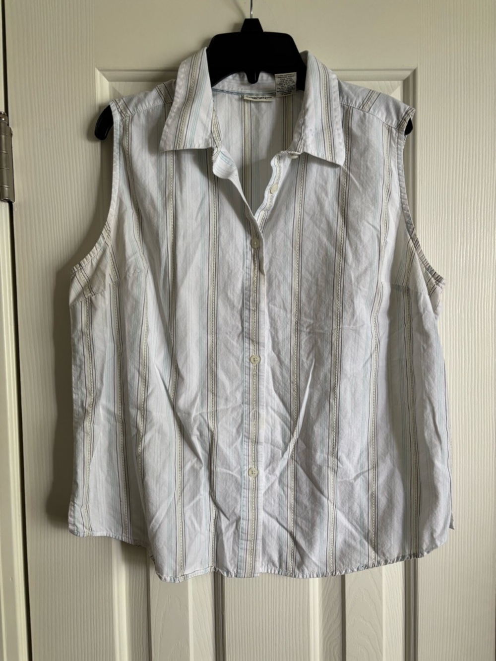 Cherokee White Sleeveless Button-Down Striped Blouse